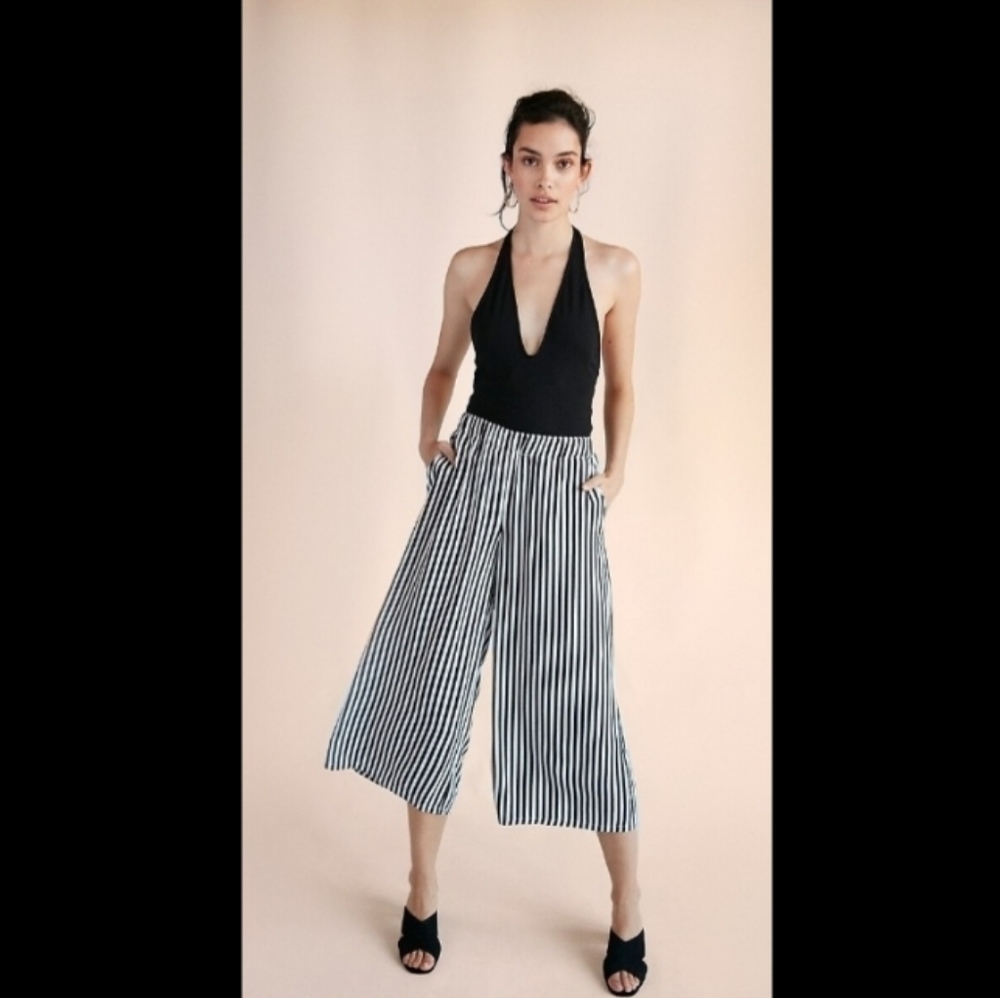 Express Mid-Rise Women's Cropped Culottes Pants - Size Small (EUC)